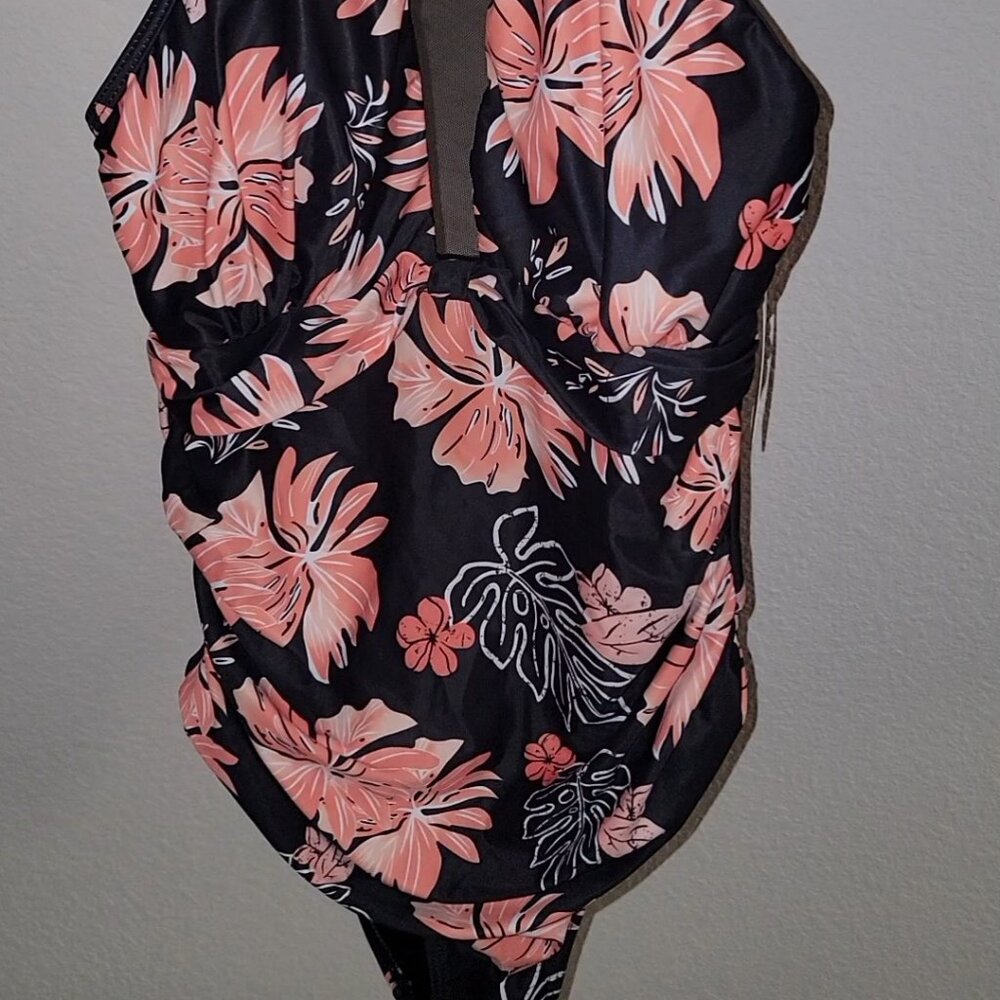 🎉 NWT MESH RUCHING TUMMY CONTROL SWIMSUIT - Picture 3 of 6